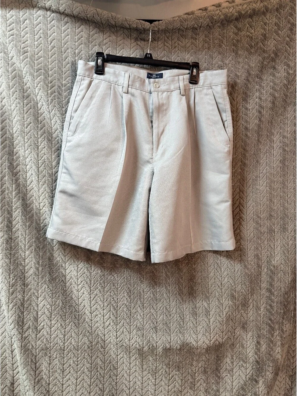 Dockers Men's Pleated Relaxed Fit Beige Polyester Shorts Waist 34